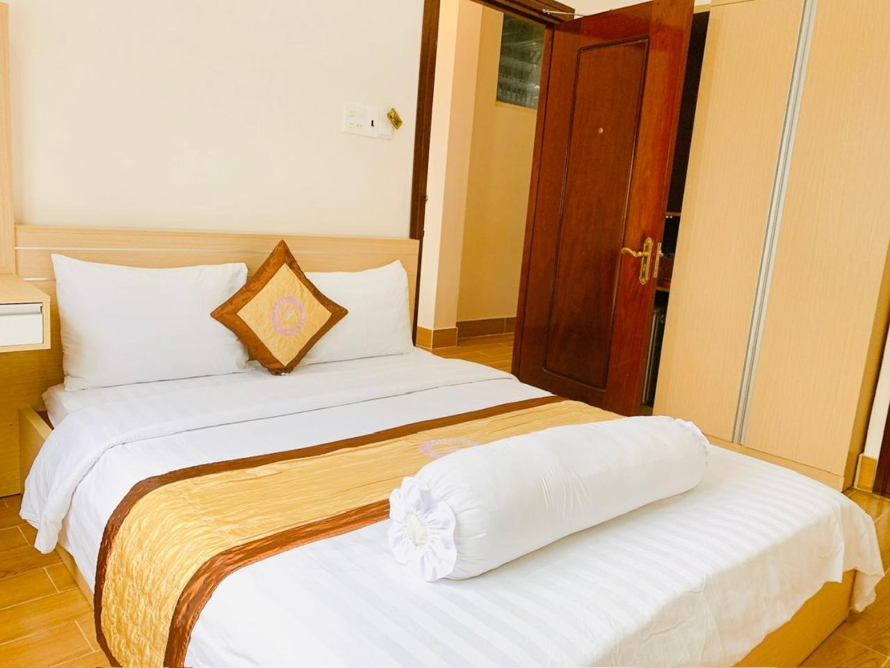 Phuc Hung Hotel Rach Gia Esterno foto